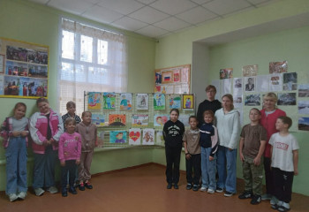 #Суперпапа2025 Юдановский СДК. Выставка детских и молодёжных рисунков 